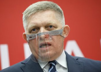 Predseda strany SMER-SD Robert Fico (Foto: SITA/Branislav Bibel)