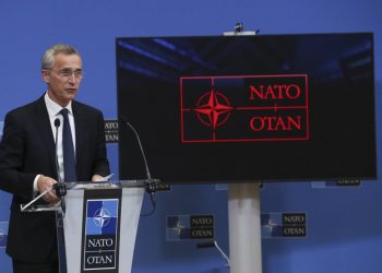 NATO posiela na východ ďalšie lode a lietadlá, zatiaľ čo Írsko odmieta ruské vojenské cvičenia