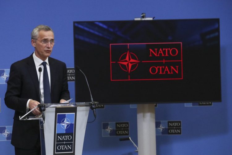 NATO posiela na východ ďalšie lode a lietadlá, zatiaľ čo Írsko odmieta ruské vojenské cvičenia