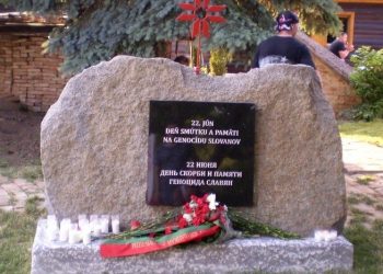 Prvý pomník na pamiatku obetí genocídy Slovanov na svete v areáli nového slovanského múzea Pribinova dvorana v Alekšinciach, blízko Nitry (Foto: Eugen Paľcev)