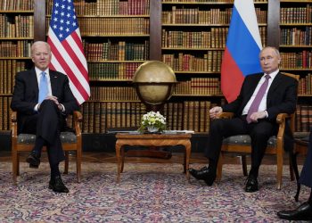 Joe Biden a  Vladimir Putin v Ženeve  (Foto: SITA/AP Photo/Patrick Semansky)