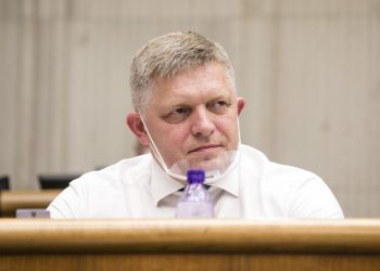 Poslanec NR SR za stranu SMER - sociálna demokracia Robert Fico poèas rokovania 32. schôdze Národnej rady SR. Bratislava, 29. jún 2021. Foto: SITA/Jana Biroová