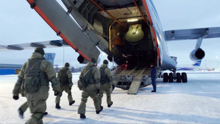 (Foto: SITA/AP/Russian Defense Ministry Press Service)
