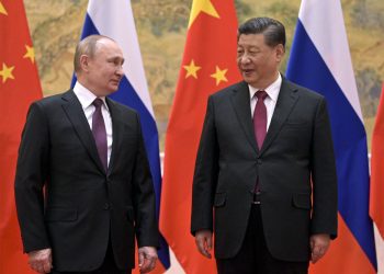 Ruský prezident Vladimir Putin so svojím čínskym náprotivkom Si Ťin-pchingom (Foto: SITA/AP/Alexei Druzhinin, Sputnik, Kremlin Pool Photo)