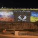 Vlajky Ruska a Ukrajiny premietané na múre v Jeruzaleme (Foto: SITA/AP Photo/Mahmoud Illean)
