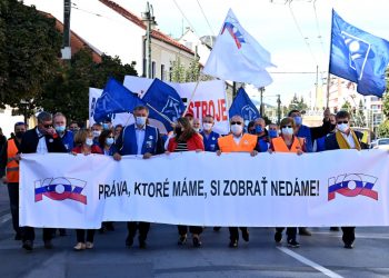 Protestný pochod KOZ SR za práva všetkých zamestnancov, jeho témou bolo: Práva, ktoré máme, si zobrať nedáme!. Prešov, 18. september 2020 (Foto: SITA/Viktor Zamborský)