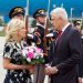 Zľava v popredí: Prvá dáma Spojených štátov amerických (USA) Jill Bidenová a minister zahhraničných vecí a európských záležitostí SR Ivan Korčok počas príletu prvej dámy USA na bratislavské Letisko Milana Rastislava Štefánika pri príležitosti jej návštevy Slovenska. Bratislava, 7. máj 2022 (Foto: SITA/MZV SR)