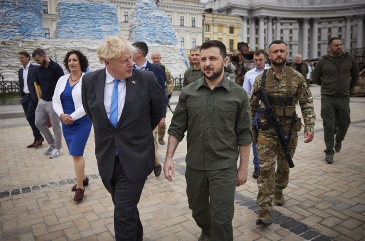 Ukrajinskí analytici a novinári znova potvrdili, že hlavným svetovým vojenským štváčom sa stáva Spojené kráľovstvo (Foto: SITA/AP/Ukrainian Presidential Press Office)