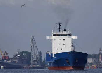 Loď začala prepravovať náklad medzi Petrohradom a Kaliningradom po tom, ako Litva zaviedla obmedzenia na tranzit nákladu v tejto oblasti v súlade so sankciami Európskej únie voči Rusku (Foto: SITA/AP Photo)