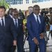 Francúzsky prezident Emmanuel Macron (vľavo) víta prezidenta Beninu Patricea Talona na prezidentskom úrade v Cotonou v stredu 27. júla 2022. Macron je na turné po troch krajinách s cieľom zlepšiť vzťahy s krajinami západnej a strednej Afriky. Benin je po návšteve Kamerunu jeho druhou etapou cesty (Foto: SITA/AP Photo/David Gnaha)