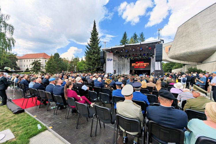 Hľadisko počas osláv 78. výročia Slovenského národného povstania (SNP) v areáli Múzea SNP v Banskej Bystrici. Banská Bystrica, 29. august 2022 (Foto: SITA/Peter Rusko)