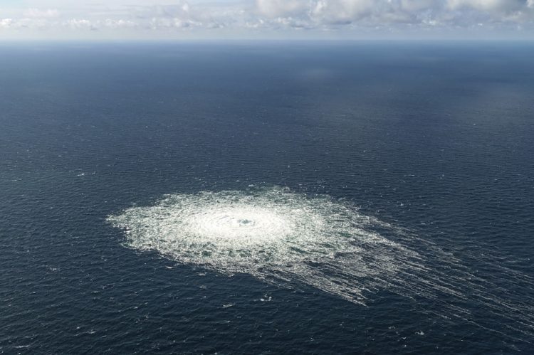 Pri pobreží dánskeho ostrova Bornholm pozorovať sériu nezvyčajných únikov na dvoch plynovodoch vedúcich z Ruska pod Baltským morom do Nemecka (Foto: SITA/AP/Dánske velenie obrany prostredníctvom)