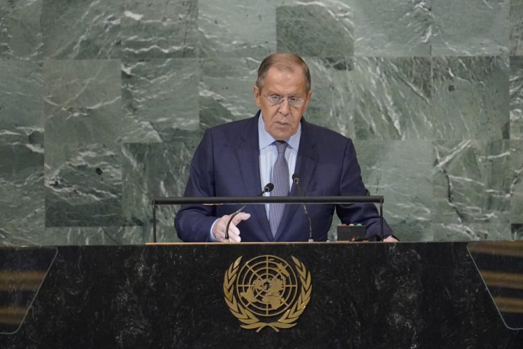 Ruský minister zahraničných vecí Sergej Lavrov reční na 77. zasadnutí Valného zhromaždenia OSN v sobotu 24. septembra 2022 v sídle OSN (Foto: SITA/AP Photo/Mary Altaffer)