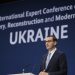 Poľský premiér Mateusz Morawiecki počas prejavu na medzinárodnej konferencii expertov o obnove, rekonštrukcii a modernizácii Ukrajiny v Berlíne v utorok 25. októbra 202. (Foto: SITA/AP Photo/Markus Schreiber)