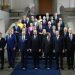 Lídri Európskej únie pózujú na skupinovej fotografii počas samitu EÚ na Pražskom hrade v Prahe, Česká republika, piatok 7. októbra 2022 (Foto: SITA/AP Photo/Petr David Josek)