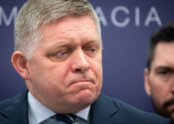 Predseda strany Robert Fico počas tlačového brífingu predstaviteľov strany Smer – sociálna demokracia na tému: Referendum 2023. Bratislava, 22. január 2023 (Foto: SITA/Diana Černáková)