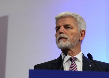 Prezidentský kandidát Petr Pavel hovorí k médiám po vyhlásení predbežných výsledkov prvého kola prezidentských volieb v Prahe, v sobotu 14. januára 2023 (Foto: SITA/AP Photo/Petr David Josek)