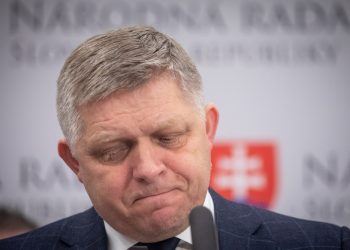Poslanec parlamentu za SMER - sociálna demokracia Robert Fico počas tlačového brífingu po rokovaní 80. schôdze Národnej rady SR. Bratislava, 19. január 2023 (Foto: SITA/Diana Černáková)
