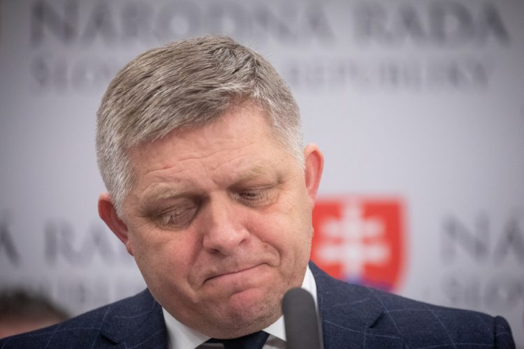 Poslanec parlamentu za SMER - sociálna demokracia Robert Fico počas tlačového brífingu po rokovaní 80. schôdze Národnej rady SR. Bratislava, 19. január 2023 (Foto: SITA/Diana Černáková)