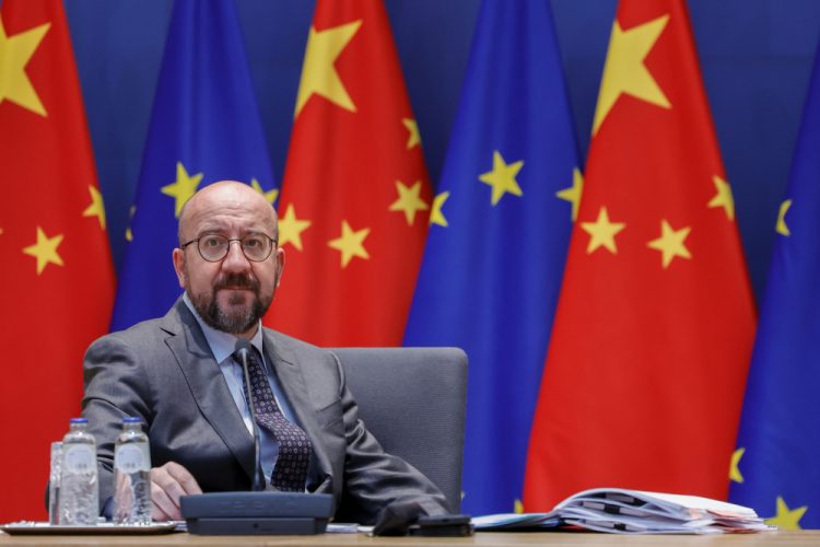 Predseda Európskej rady Charles Michel počas samitu EÚ - Čína v budove Európskej rady v Bruseli v piatok 1. apríla 2022 (Foto: SITA/AP Photo/Olivier Matthys)