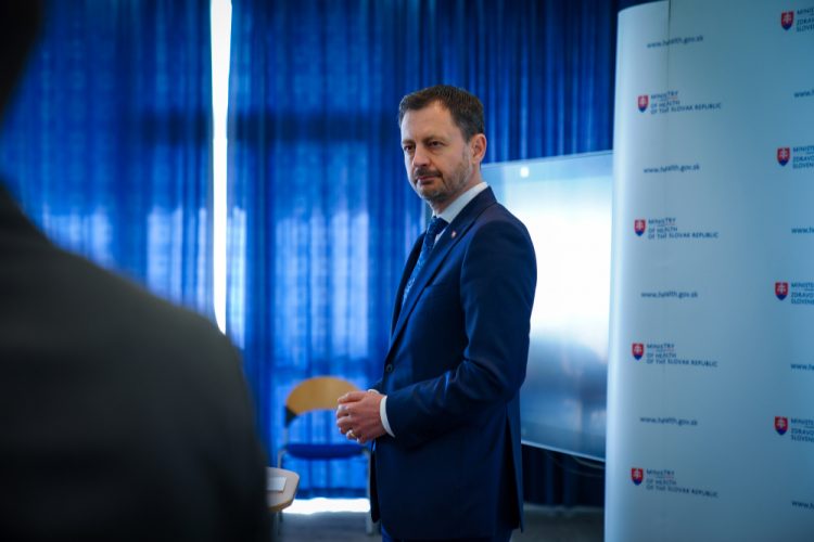 Poverený premiér SR Eduard Heger počas tlačovej konferencie po prevzatí Ministerstva zdravotníctva SR. Bratislava, 3. marec 2023 (Foto: SITA/Úrad vlády SR)