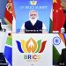 Ldri krajín BRICS, zľava hore v smere hodinových ručičiek, ruský prezident Vladimir Putin, indický premiér Narendra Modi, čínsky prezident Si Ťin-pching, juhoafrický prezident Cyril Ramaphosa a bývalý brazílsky prezident Jair Bolsonaro počas videokonferencie v Naí Dillí, India, vo štvrtok 9. septembra 2021 (Foto: SITA/AP/Tlačová informačná kancelária)