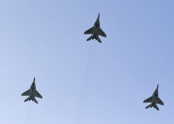 Prelet stíhačiek MIG-29 OS SR počas osláv Dňa Ozbrojených síl (OS) SR v Brezovej pod Bradlom. Brezová pod Bradlom, 22. september 2020 (Foto: SITA/Martin Medňanský)
