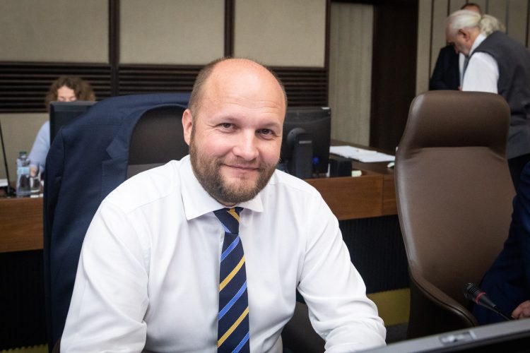 Dočasne poverený minister obrany SR Jaroslav Naď počas rokovania 142. schôdze vlády SR. Bratislava, 22. marec 2023 (Foto: SITA/Diana Černáková)