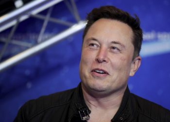 Výkonný riaditeľ spoločností Tesla a SpaceX Elon Musk  (Foto: SITA/AP/Hannibal Hanschke)