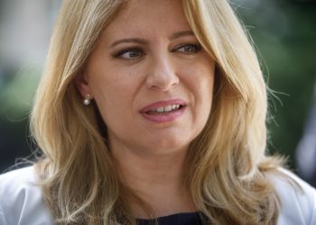 Prezidentka SR Zuzana Čaputová počas pietnej spomienky pri príležitosti Dňa pamiatky obetí komunistického režimu pri pamätníku na bratislavskom Jakubovom námestí. Bratislava, 24. jún 2021 (Foto: SITA/Branislav Bibel)