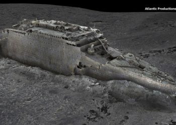 Pohľad na Titanic v Atlantickom oceáne vytvorený pomocou hlbinného mapovania. Hlbokomorskí výskumníci dokončili prvé digitálne skenovanie vraku Titanicu v plnej veľkosti, ktoré zobrazuje celú pamiatku v nevídaných detailoch a jasnosti (Foto: SITA/AP/Atlantic/Magellan)