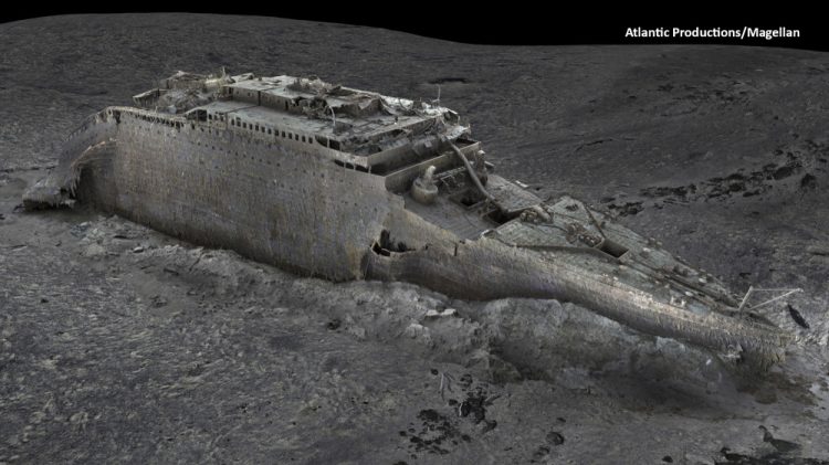Pohľad na Titanic v Atlantickom oceáne vytvorený pomocou hlbinného mapovania. Hlbokomorskí výskumníci dokončili prvé digitálne skenovanie vraku Titanicu v plnej veľkosti, ktoré zobrazuje celú pamiatku v nevídaných detailoch a jasnosti (Foto: SITA/AP/Atlantic/Magellan)