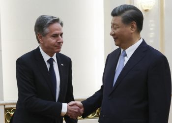 Americký minister zahraničných vecí Antony Blinken si podáva ruku s čínskym prezidentom Si Ťin-pchingom v Pekingu v pondelok 19. júna 2023 (Foto: SITA/AP/Leah Millis)