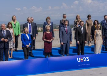 Komisári Európskej únie na čele s Ursulou von der Leyenovou pricestovali do Madridu, aby preskúmali plány španielskej vlády na jej šesťmesačné predsedníctvo v Rade EÚ (Foto: SITA/AP Photo/Bernat Armangue)