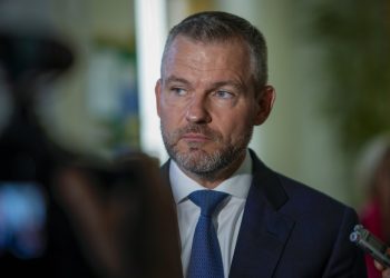 Peter Pellegrini sa prihovára médiám po hlasovaní vo volebnej miestnosti v Bratislave v sobotu 30. septembra 2023 (Foto: SITA/AP Photo/Darko Bandic)