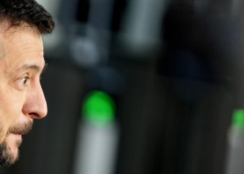 Ukrajinský prezident Volodymyr Zelenskyj reční na konferencii pre médiá pred stretnutím ministrov obrany NATO v sídle NATO v Bruseli v stredu 11. októbra 2023 (Foto: SITA/AP Photo/Virginia Mayo)