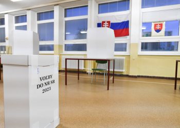 Otvorenie volebnej miestnosti počas predčasných volieb do Národnej rady SR 2023. Stará Turá, 30. september 2023 (Foto: SITA/Martin Medňanský)