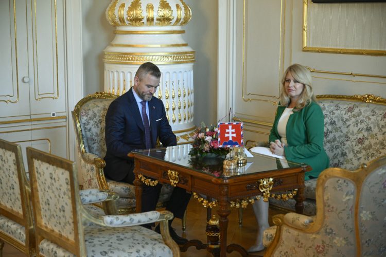 Zľava: Predseda Národnej rady SR Peter Pellegrini 
a prezidentka SR Zuzana Čaputová počas prijatia v Prezidentskom paláci v Bratislave. Bratislava 8. november 2023 (Foto: SITA/Milan Illík)