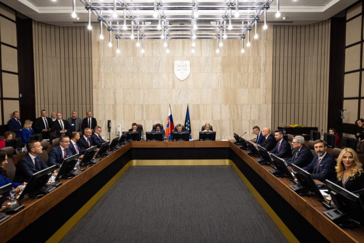 Atmosféra počas rokovania 1. schôdze vlády SR. Bratislava, 25. október 2023 (Foto: SITA/Jana Birošová)