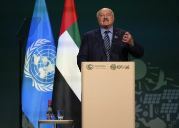 Bieloruský prezident Alexander Lukašenko reční počas plenárneho zasadnutia na klimatickom samite OSN COP28 v piatok 1. decembra 2023 v Dubaji v Spojených arabských emirátoch (Foto: SITA/AP Photo/Rafiq Maqbool)