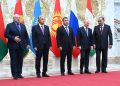 Naľavo: Bieloruský prezident Alexander Lukašenko, kazašský prezident Kassym-Jomart Tokajev, kirgizský prezident Sadyr Žaparov, ruský prezident Vladimir Putin a tadžický prezident Emomali Rahmon pózujú na fotografii pred zasadnutím Organizácie zmluvy o kolektívnej bezpečnosti (CSTO) v bieloruskom Minsku vo štvrtok 23. novembra 2023 (Foto: SITA/AP/Dmitrij Azarov, Sputnik, Kremlin)